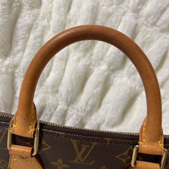 Authentic Louis Vuitton Alma PM - Picture 4 of 14